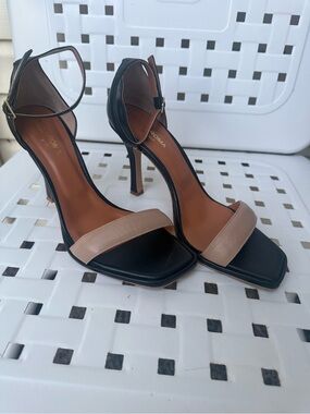 Marco Roma (made in Italy) black&beige leather ankle strap sandals. Size 39/8.5